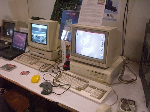 Amiga 4000 und 3000 (1024 x 768)