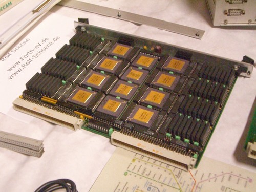 Ein Transputermodul mit 8 CPUs mit je 4 MB Speicher (1024 x 768)